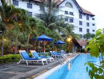 Hotel Santika 3*